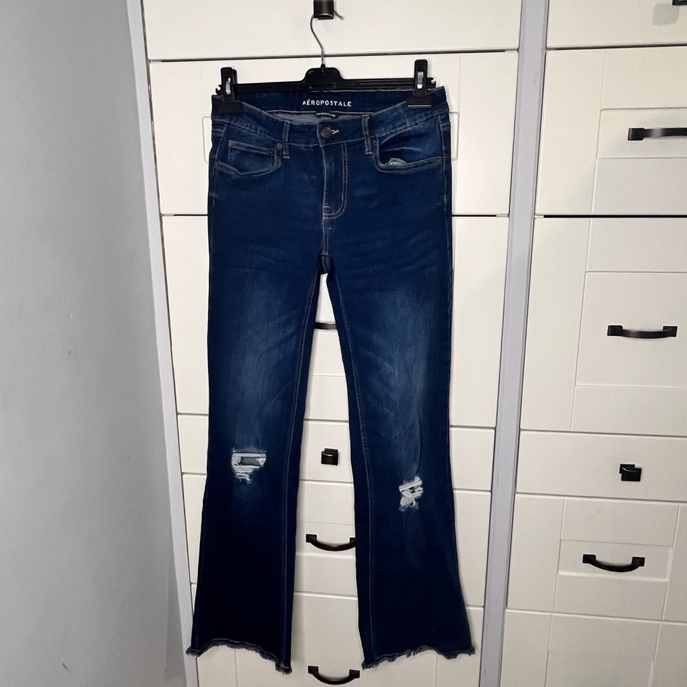 Aeropostale. Low rise flare. Size 6. Fringe hem. Distressed. Dark wash.